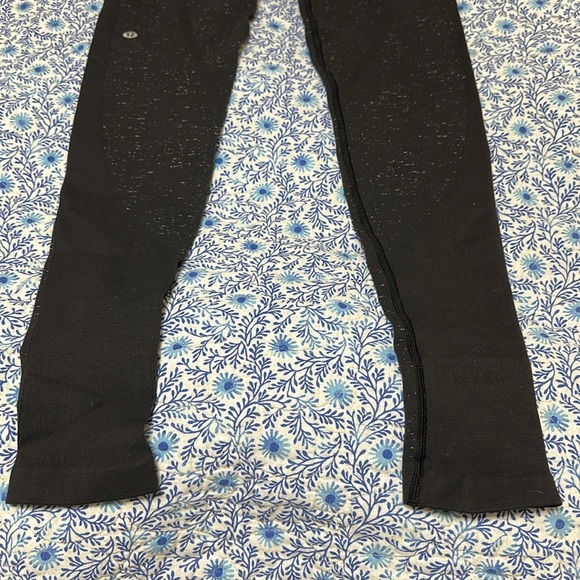 EUC Lululemon Knit Compression Athletic Leggings - Picture 4 of 4
